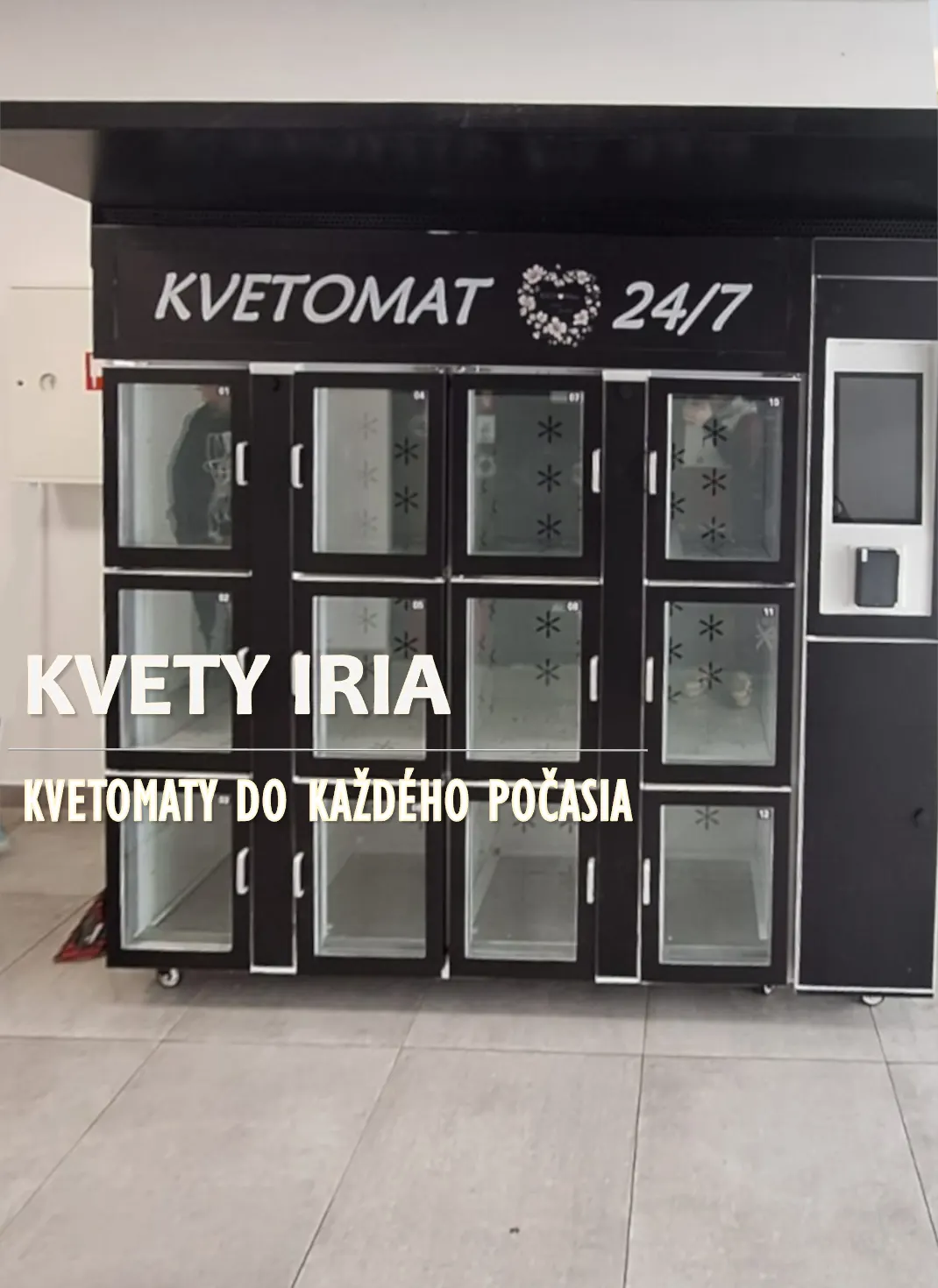 Exteriérový kvetomat na 12 kytíc pri obchodnom centre Košice Pereš