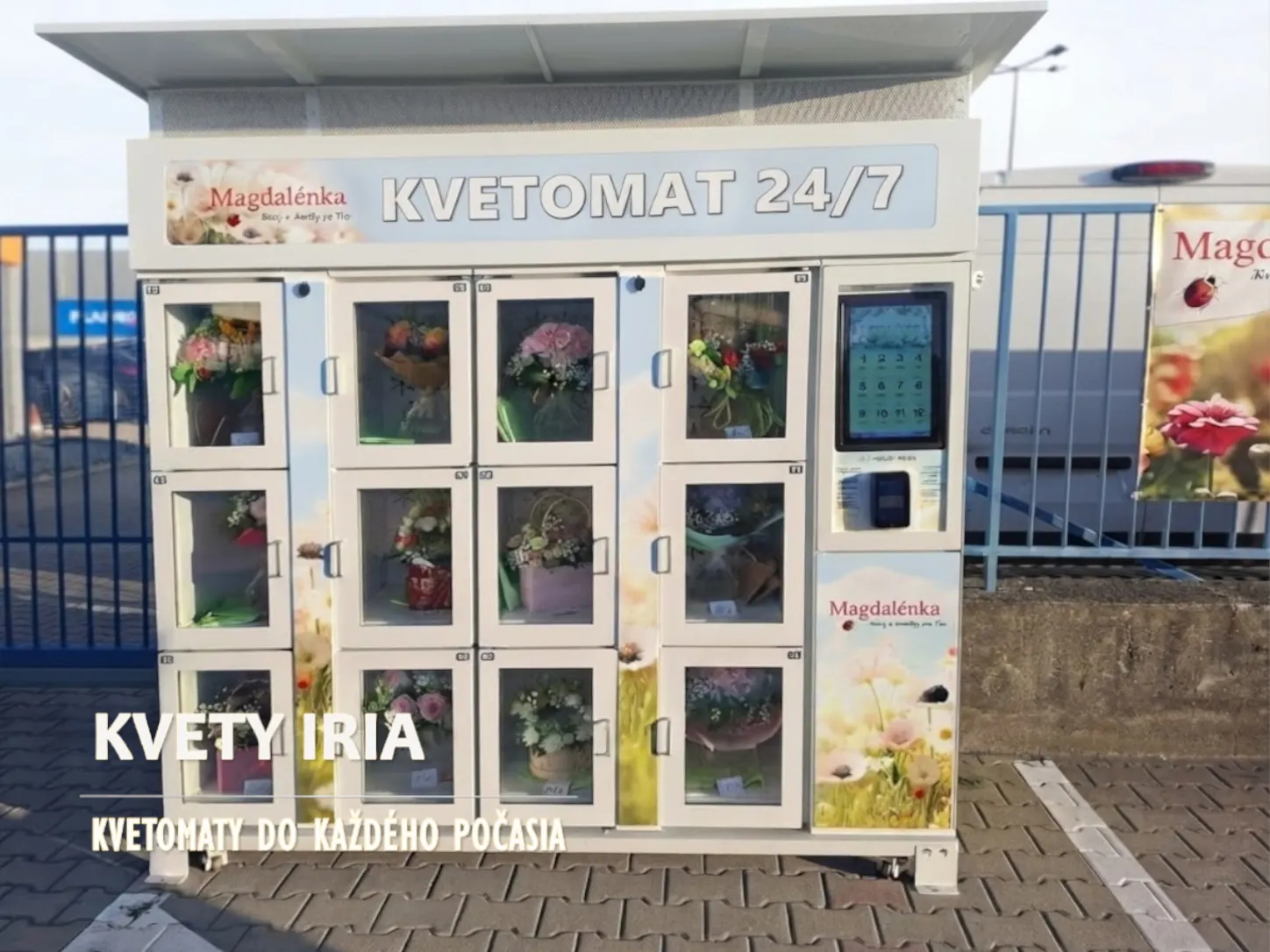 Exteriérový kvetomat na 12 kytíc v lete