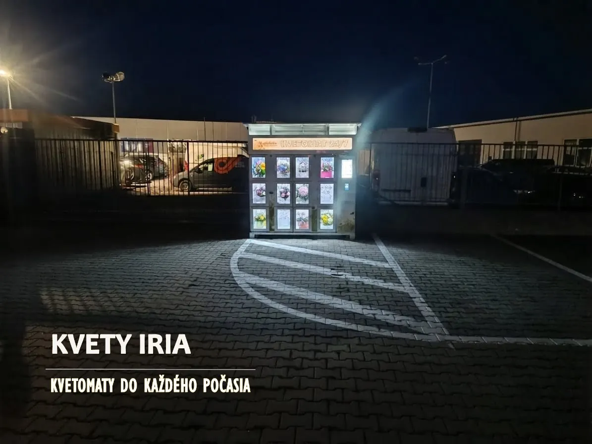 Exteriérový kvetomat svietiaci v noci